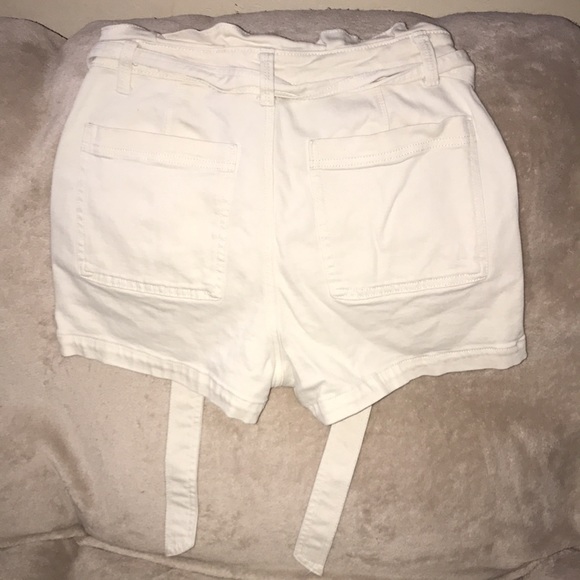 Universal Thread goods co. Size 8 off white shorts with waist tie 💕 - Picture 2 of 4